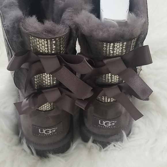 Ugg bailey bow holiday grey 4Y or womens 6 - Picture 2 of 7
